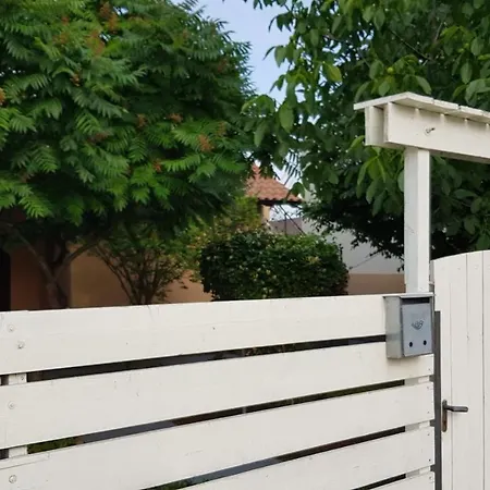 بيت ضيافة Casa La Petcu