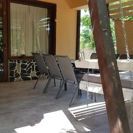 Konukevi Casa La Petcu 3*