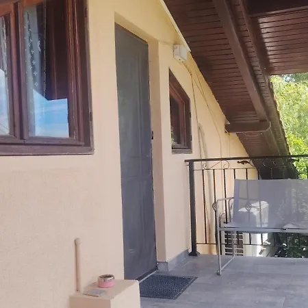 Konukevi Casa La Petcu 3*