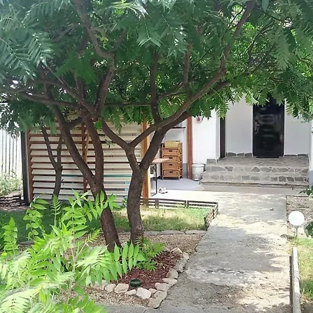 Casa La Petcu 3*