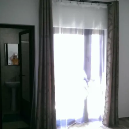 Casa La Petcu Гостевой дом Костинешти