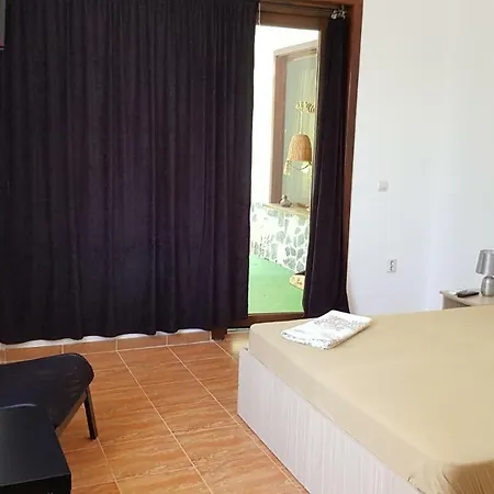 Konukevi Casa La Petcu 3*